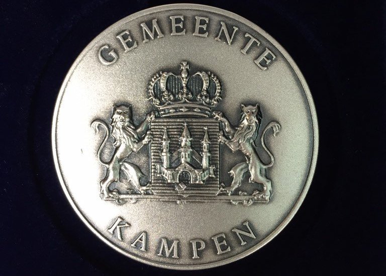 Zilveren legpenning van de stad Kampen voor het Kamper Trompetter Korps