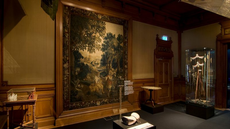 Enorm 18e-eeuws wandtapijt Stedelijk museum Kampen ingevroren