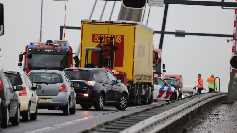 Ongeval op N50, verkeer zit vast tussen Ens en Kampen Zuid