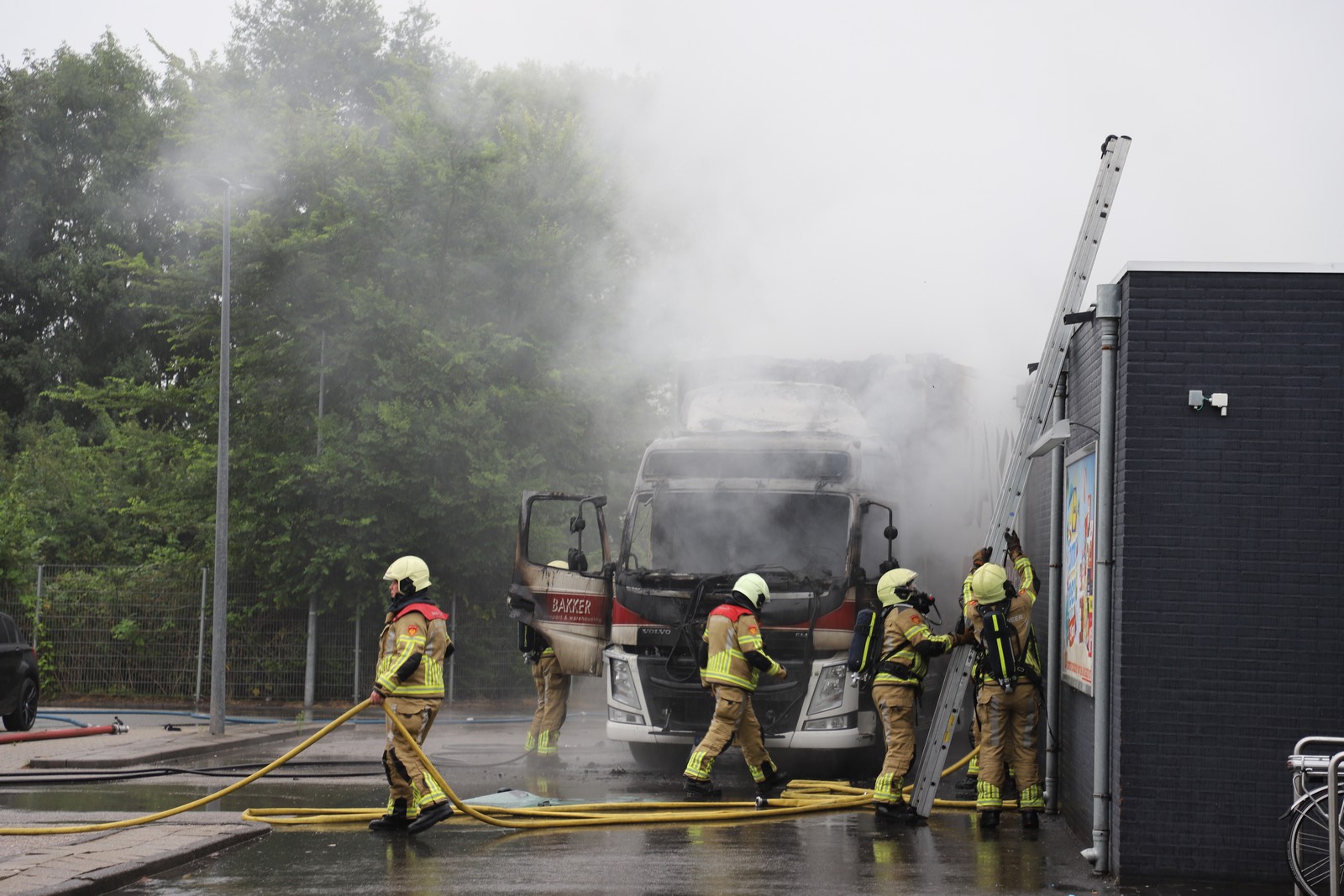 Vrachtwagen(cabine) volledig uitgebrand