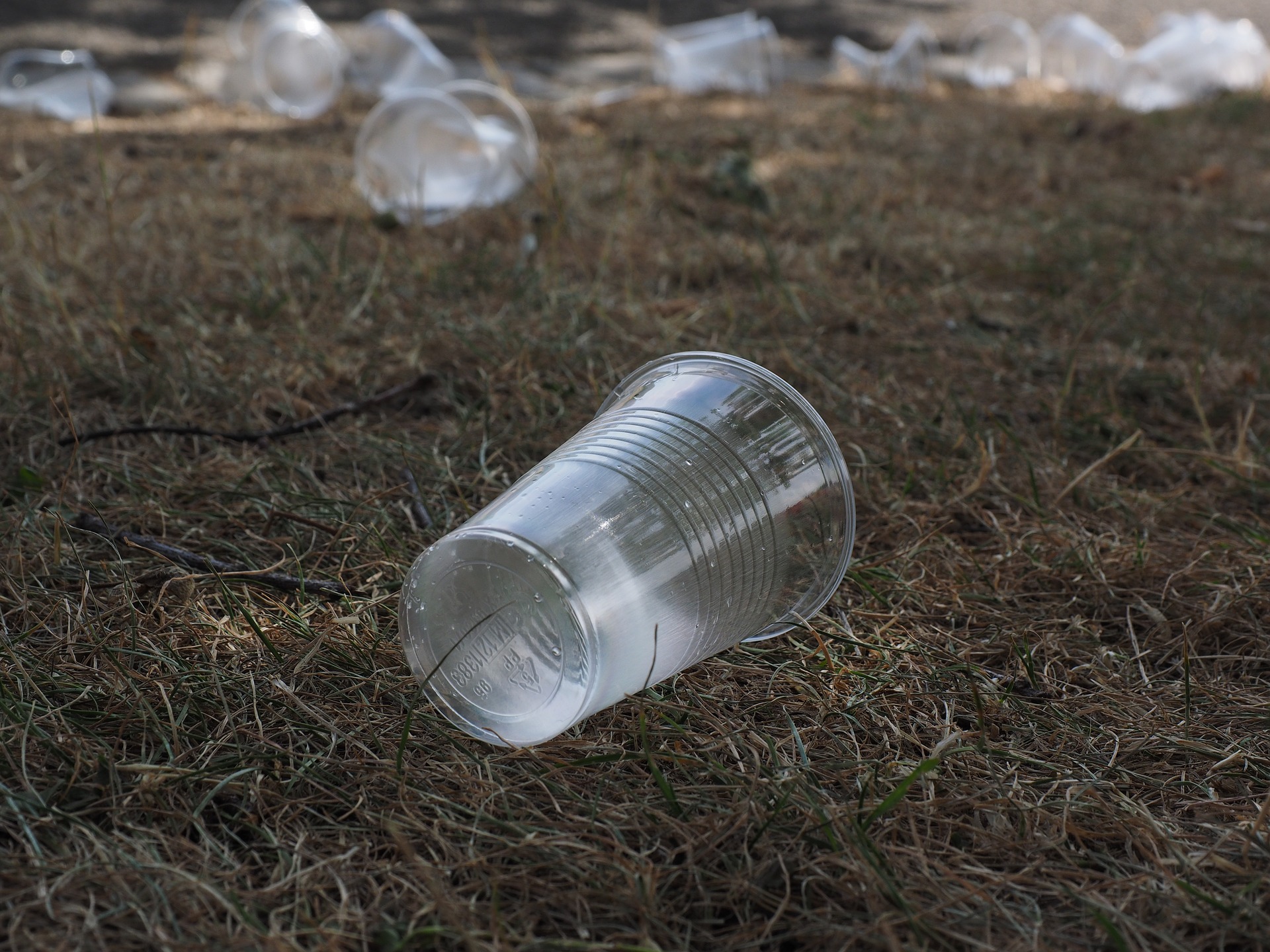 Stop met plastic wegwerpbekers bij Kamper evenementen!